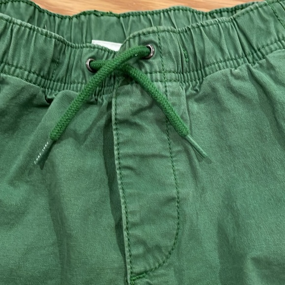 Gap Kids Boys Green Shorts - Picture 2 of 5